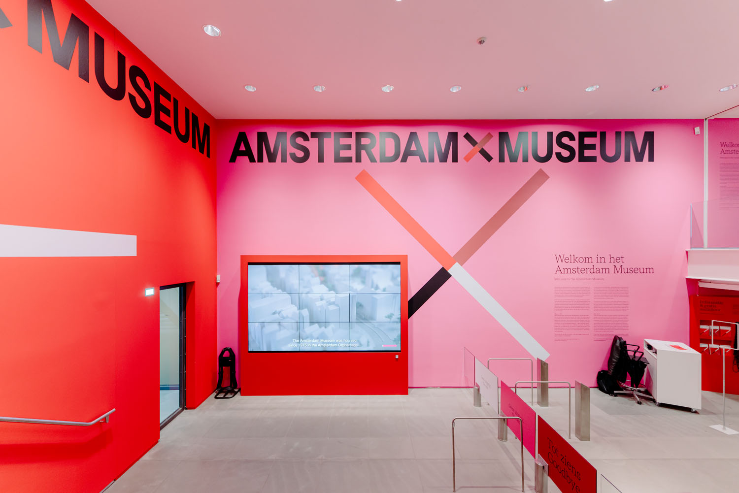 Buitenaanzicht of zaal van Amsterdam Museum
